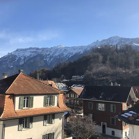 Crystal אינטרלאקן