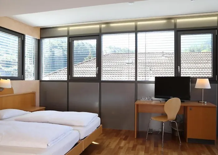 Crystal אינטרלאקן