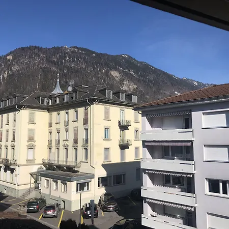 Crystal 3* 因特拉肯